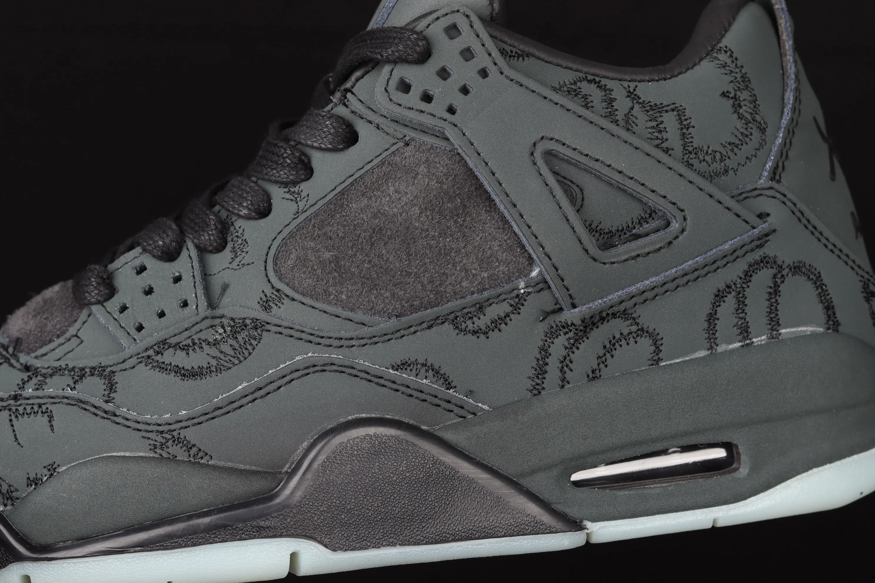 All categories Air Jordan Jordan series basketball shoes Air Jordan 4 G version Kaws x Air Jordan 4 Black AJ4 black suede luminous limited edition 930155-001